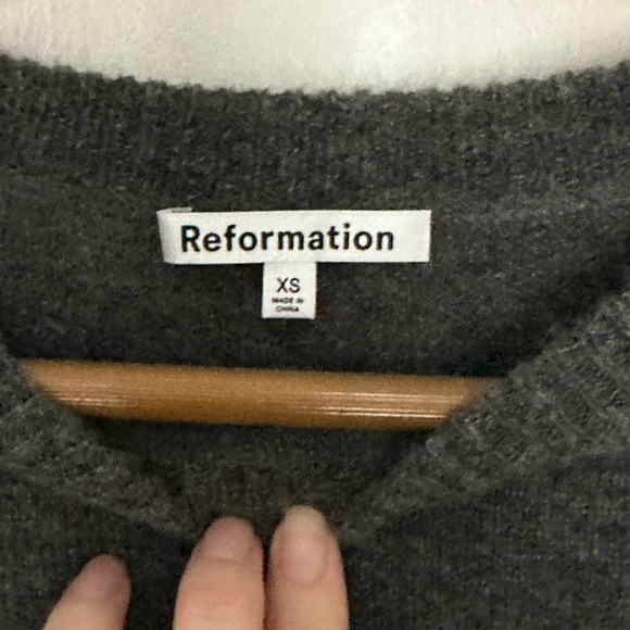 Reformation Cashmere Boyfriend Sweater, grey and white stripe, XS - Picture 5 of 10